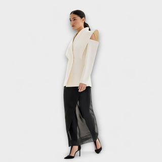 Amario Invierno Valeria – Sculpted Shoulder Blazer