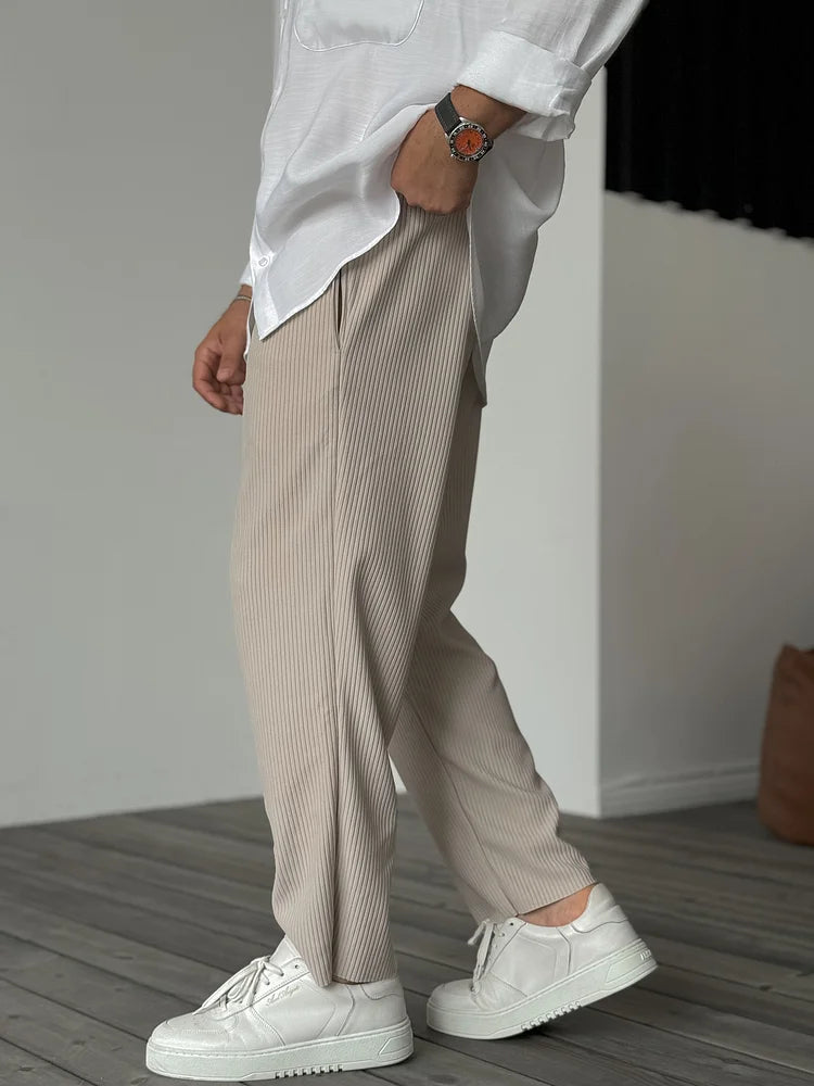 Pantalón Plisado Relax Fit para Hombre – Estilo Elegante y Confortable para el Uso Diario y Profesional