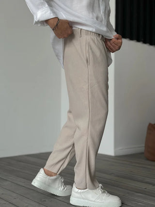 Pantalón Plisado Relax Fit para Hombre – Estilo Elegante y Confortable para el Uso Diario y Profesional